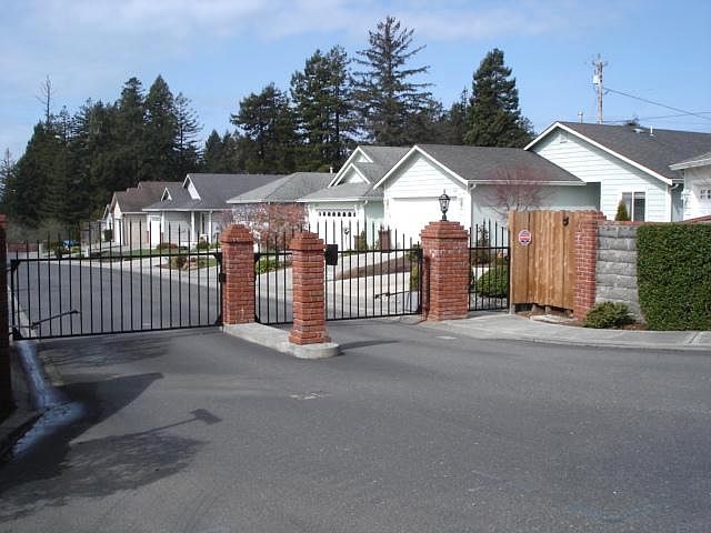 1st image of 2140 Foxwood Dr