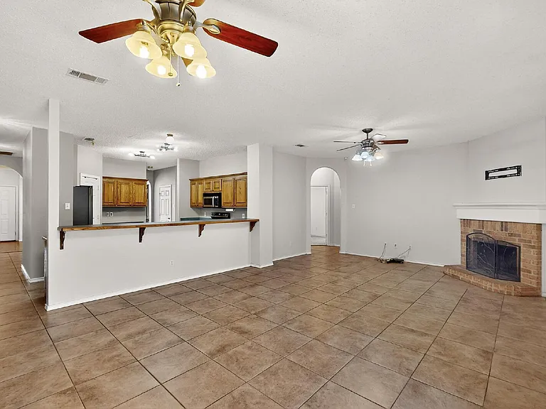 165 Hirth Dr — Photo 6