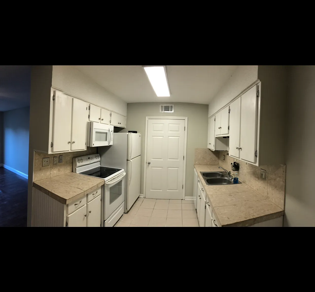 2 bed, 959 sqft, $1,900 — Photo 3