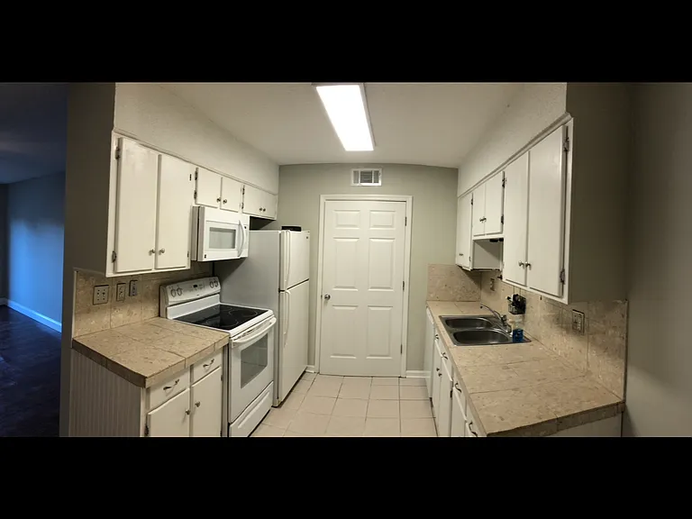 1402 Camp Rd #5F — Photo 3