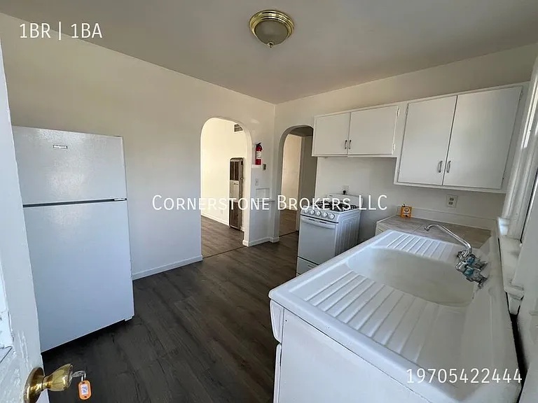 351 E 2nd St #B — Photo 4
