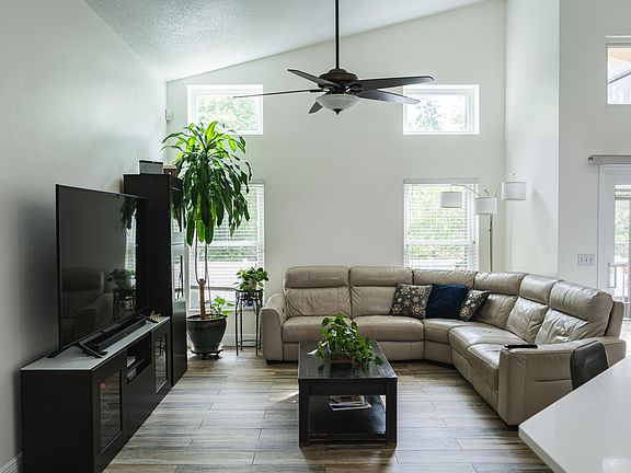 3rd image of 523 Canary Island Ct