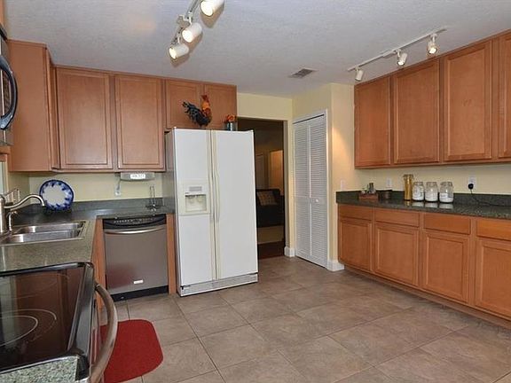 5th image of 2748 Logandale Dr