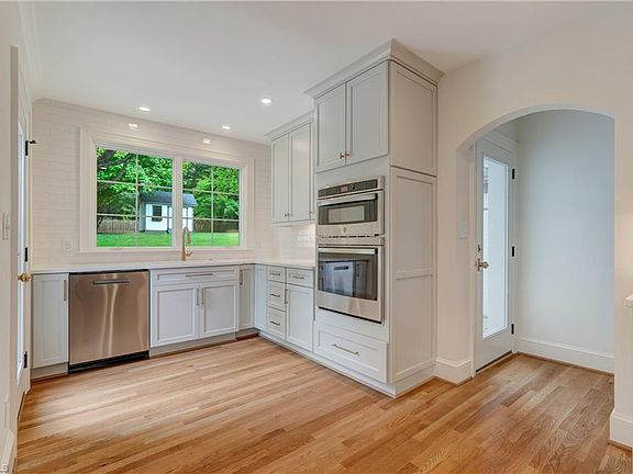 4th image of 105 W Avondale Dr