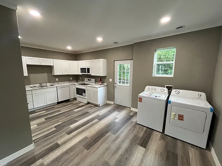 1211 Linden St — Photo 1