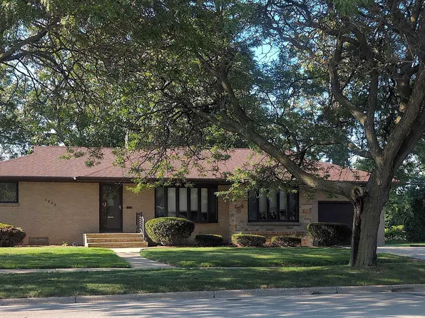 1223 North Dr, Mount Pleasant, MI 48858