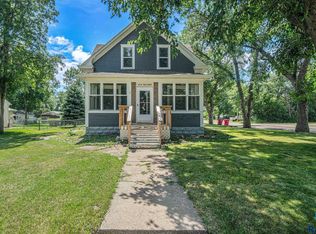 521 W 3rd Ave, Lennox, SD 57039
