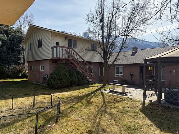 3rd image of 415 E Maple St