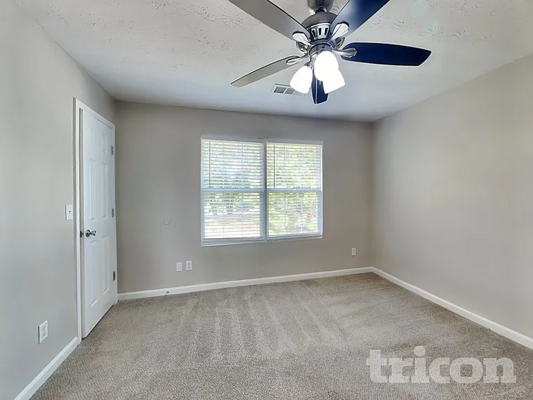 517 Cathedral Dr — Photo 8