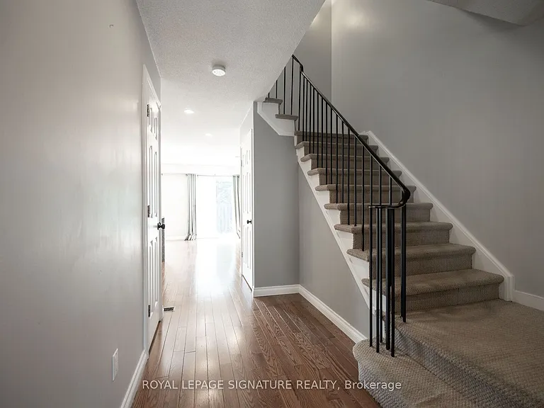 447 Ontario St N — Photo 4