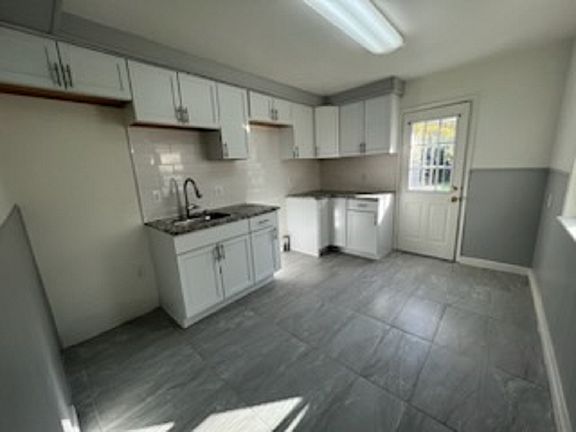 3rd image of 24712 Cloverlawn Ave