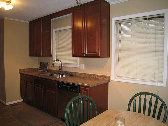 4th image of 340 Fairview Dr SE