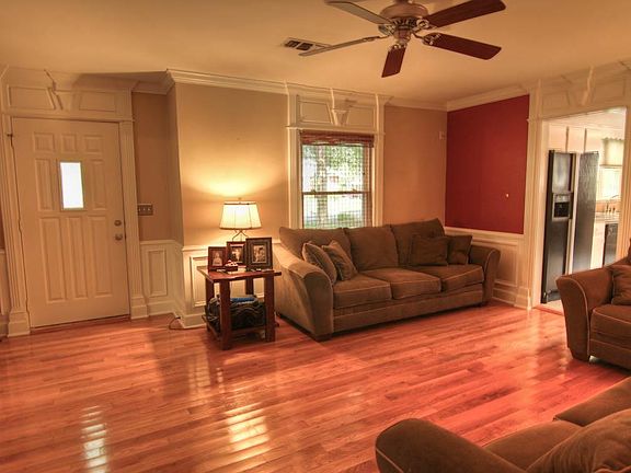2nd image of 814 W Kingwood Dr