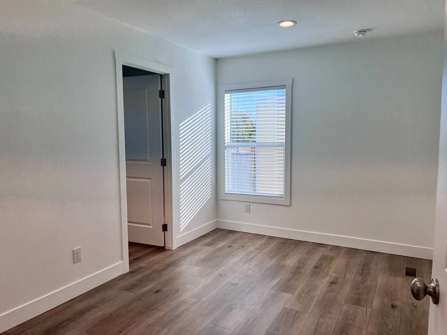 3 bed, 2.0 bath, 840 sqft, $1,210 — Photo 3