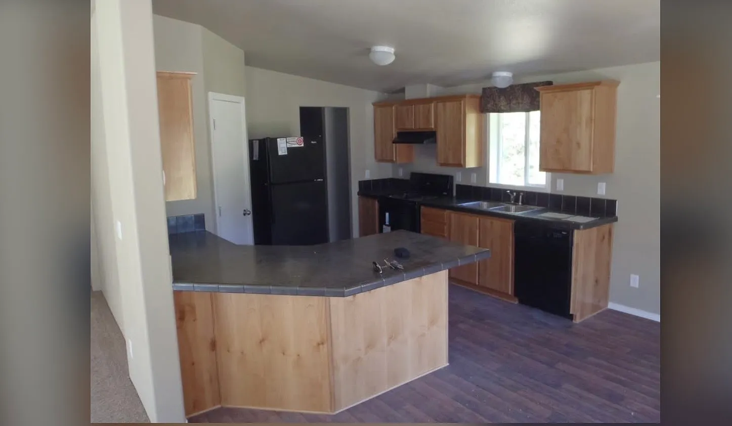3 bed, 1600 sqft, $2,300 — Photo 3