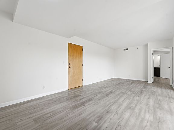 3rd image of 900 19th Ave S APT 1001