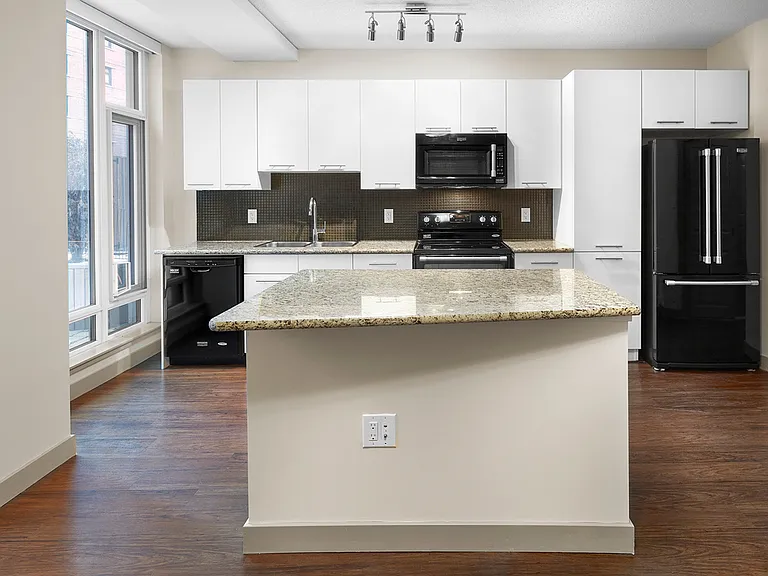10823 Jasper Ave NW — Photo 20