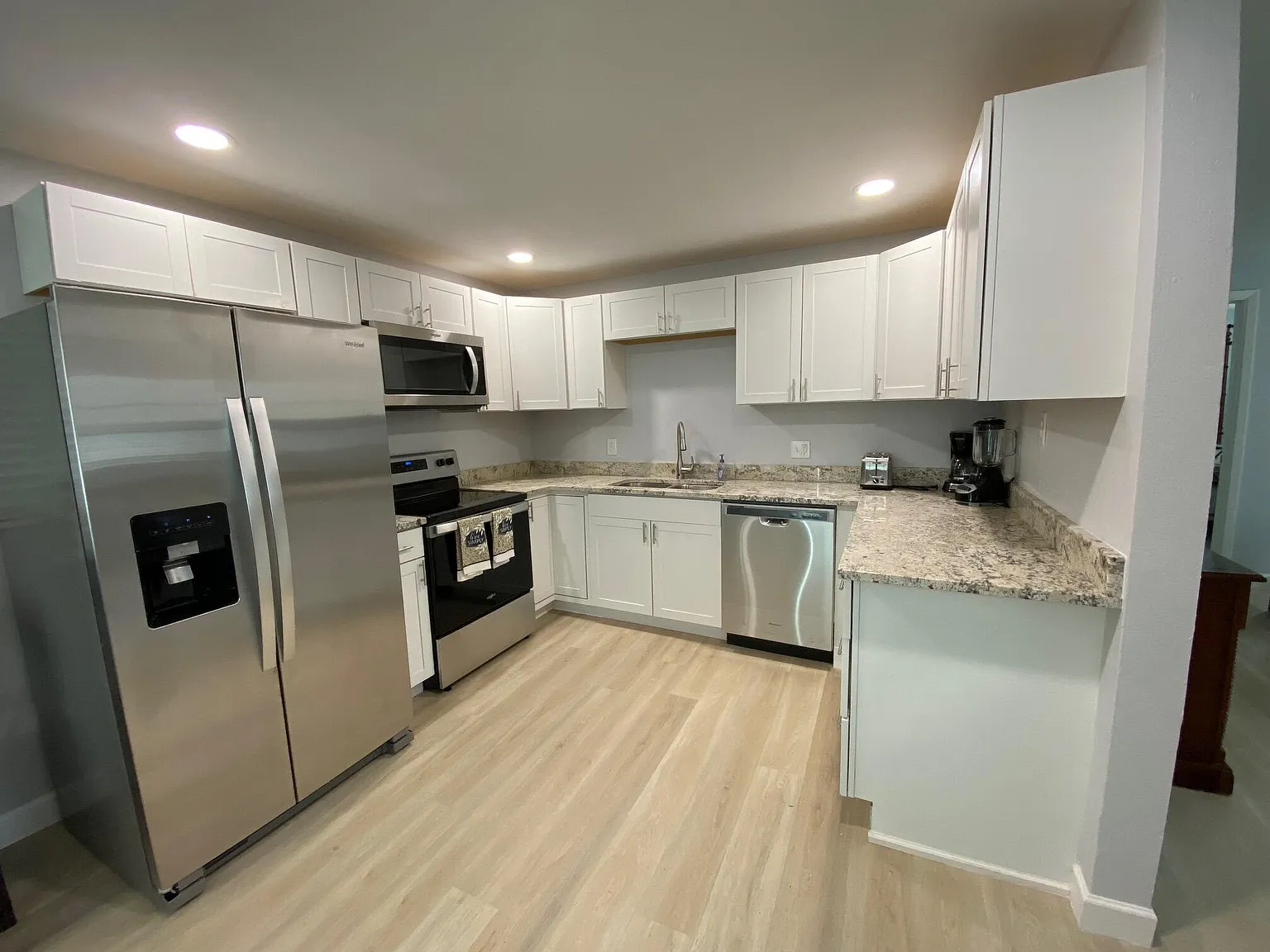3 bed, 2.0 bath, 1008 sqft, $2,600 — Photo 1