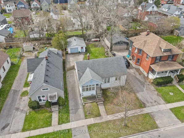 215 Phipps St, Fort Erie, ON L2A 2V4
