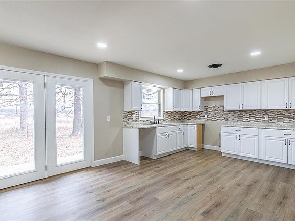 5th image of 127 Red Rose Cir