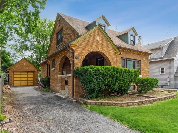 57 N Du Bois Ave, Elgin, IL 60123