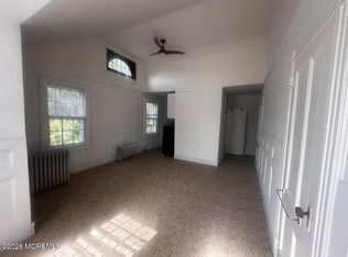 7 Monmouth Rd, Oakhurst, NJ 07755