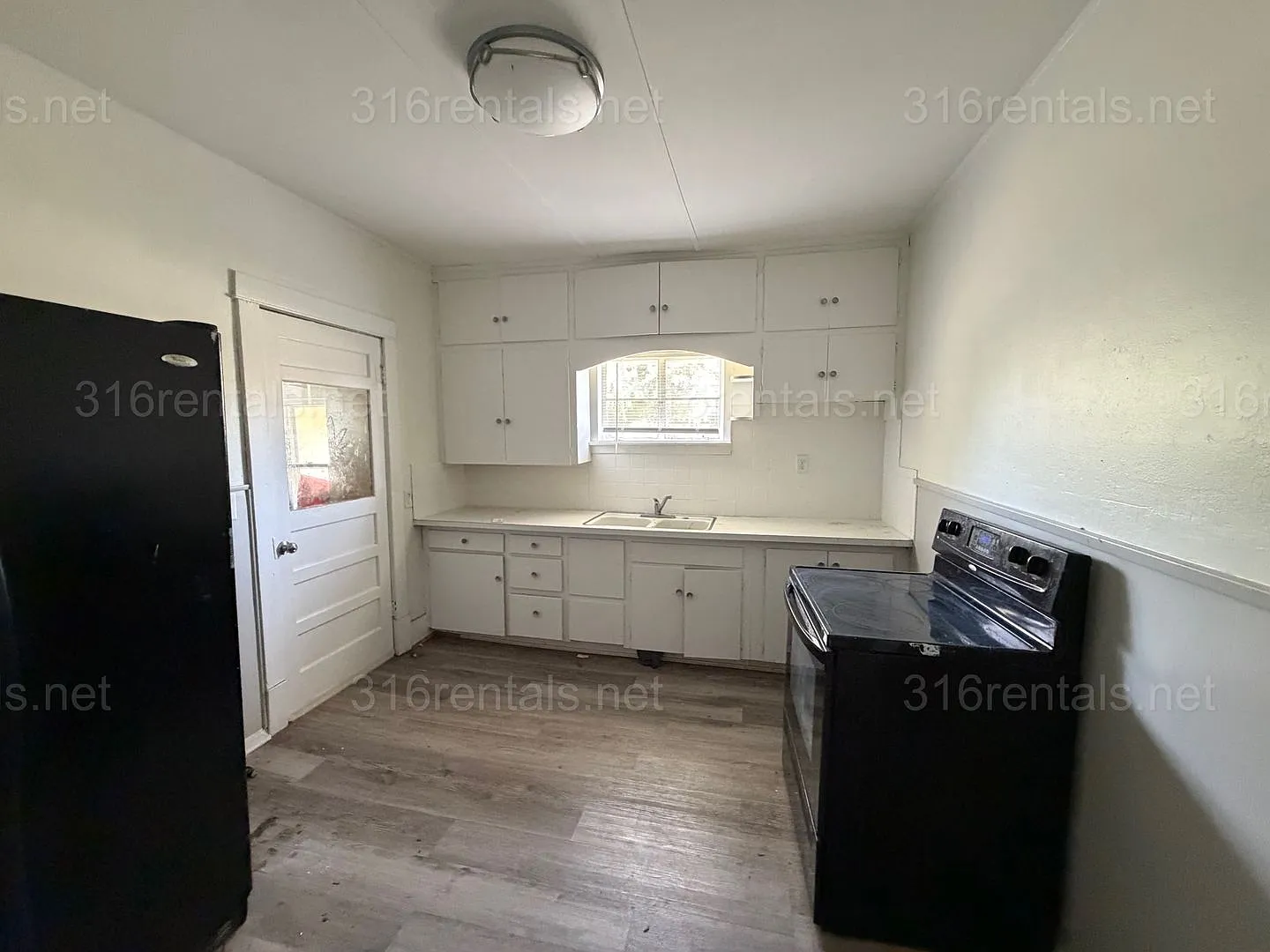 $1299 - 3 bed 1 bath - Single Family Home — Photo 4