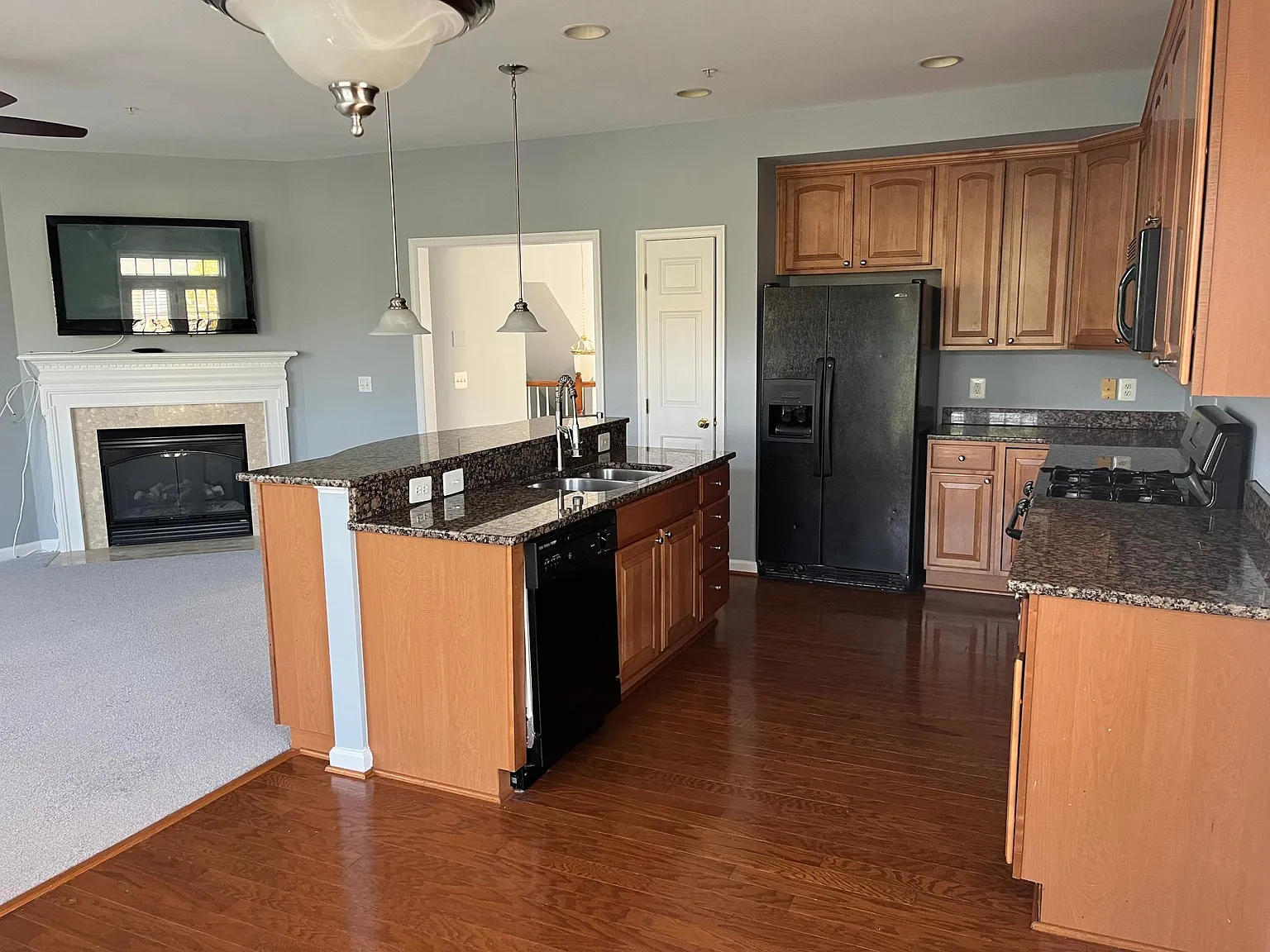 3 bed, 2.5 bath, 2591 sqft, $3,100 — Photo 4