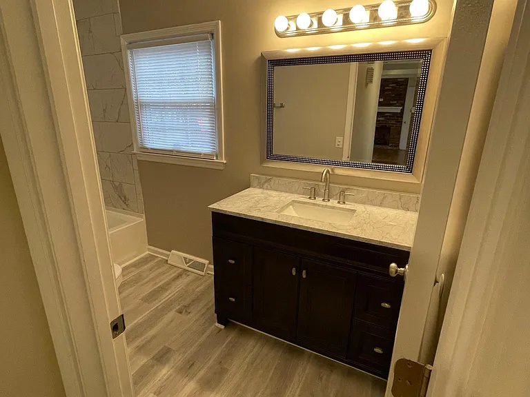 300 Hickory Hill Dr — Photo 6