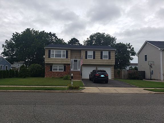 Perfect  Size House and Yard