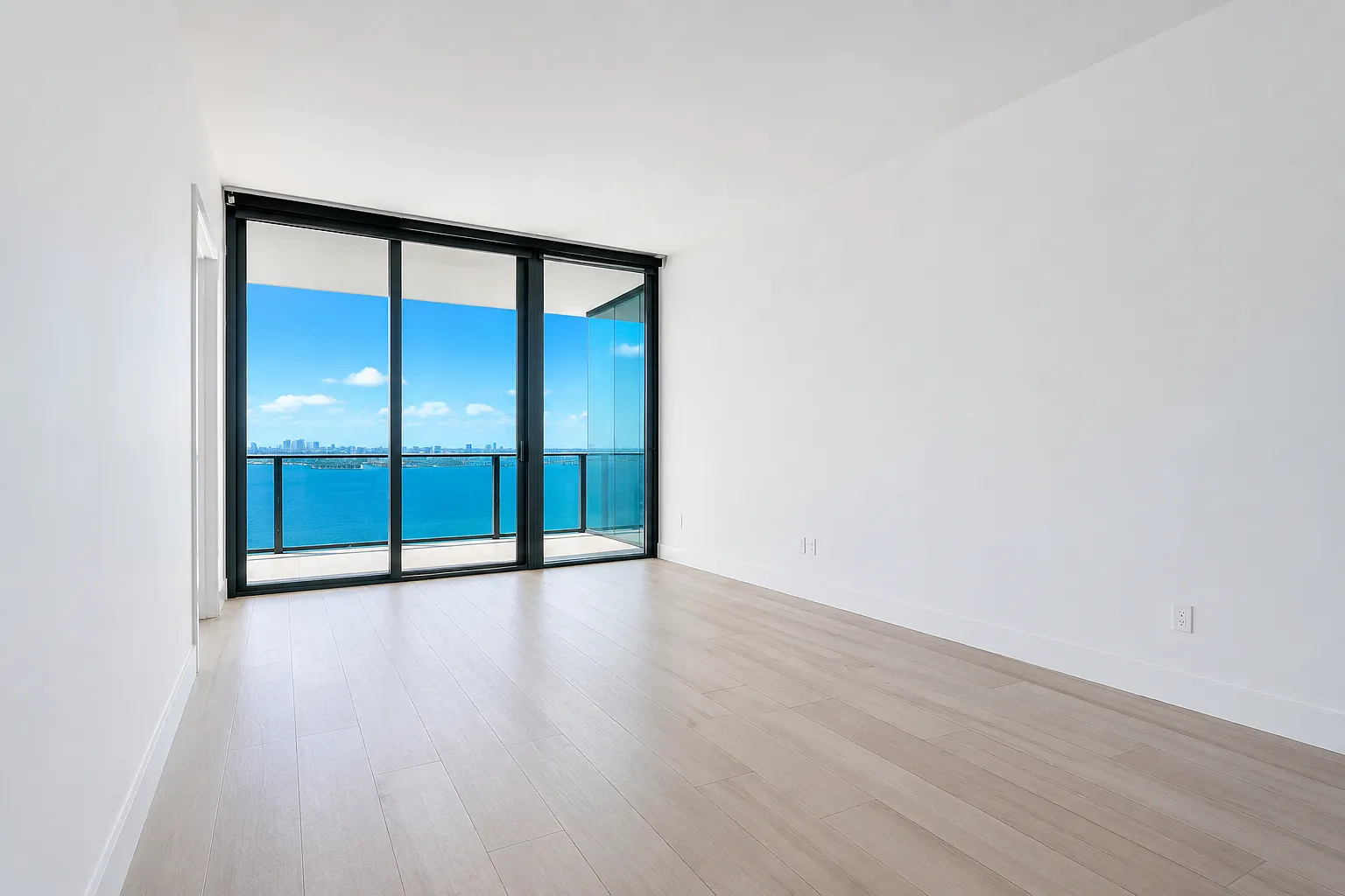 2 bed, 1057 sqft, $6,050 — Photo 4
