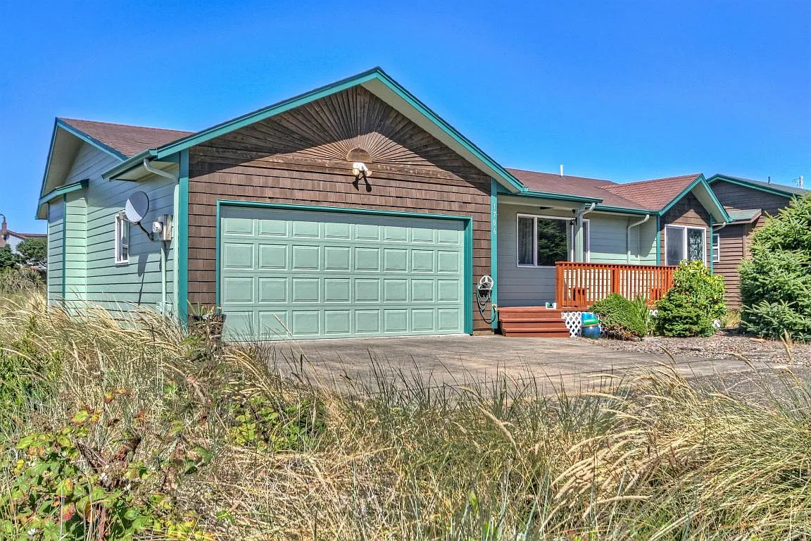 1706 NW Oceanic Loop photo 1
