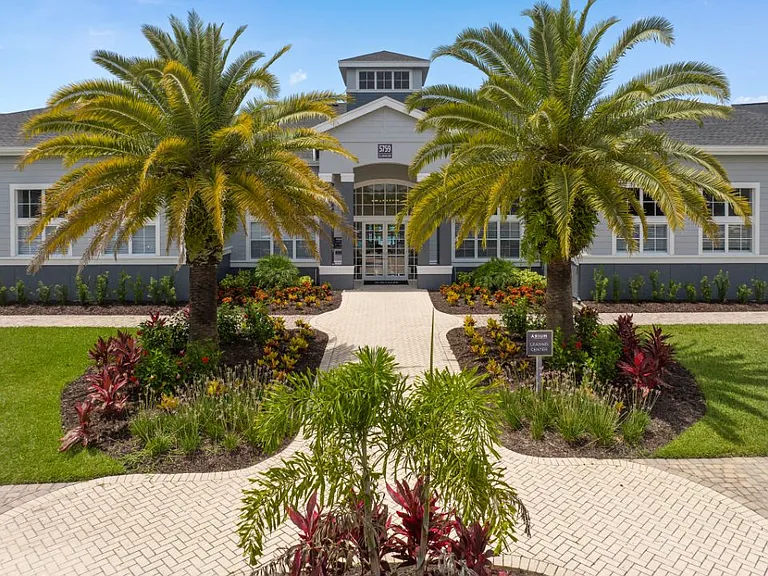 ARIUM Crowntree Lakes — Photo 40