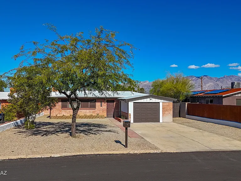 1439 E Linden St — Photo 10