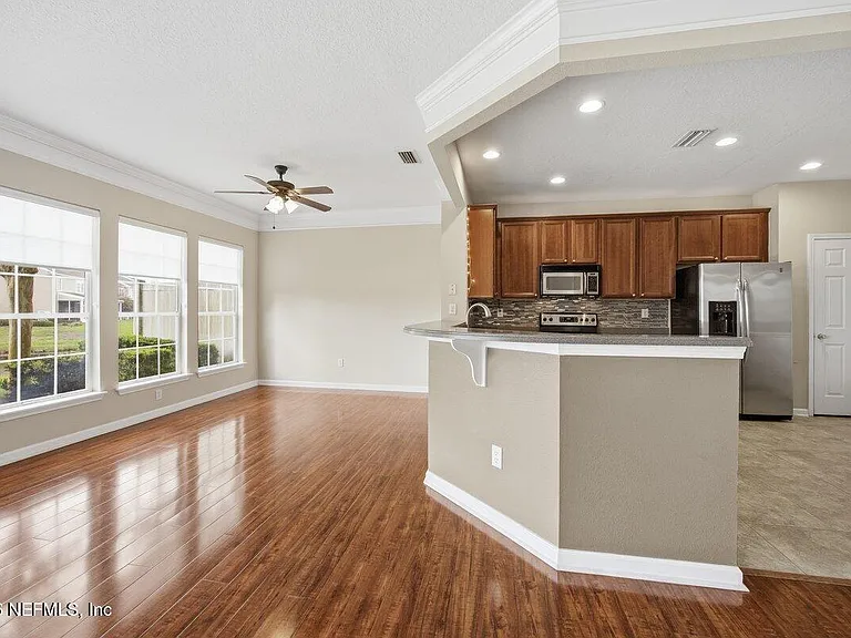 11152 Castlemain Cir S — Photo 11