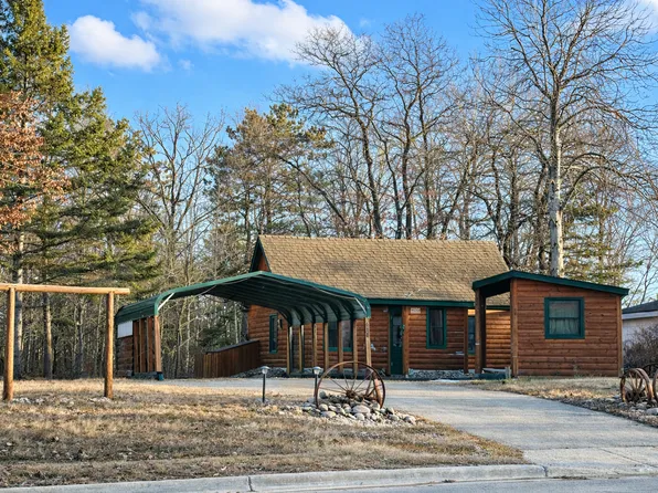 618 1st St NE, Menahga, MN 56464