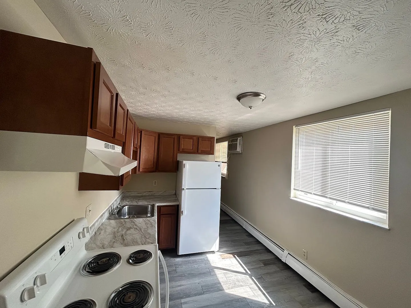 1 bed, 1.0 bath, $795 — Photo 3