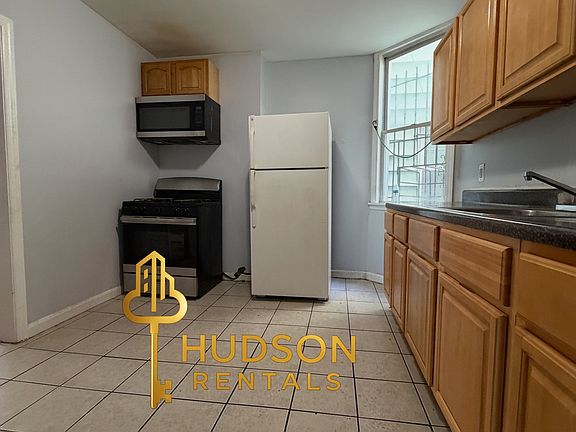 2nd image of 117 Grant Ave APT 3L