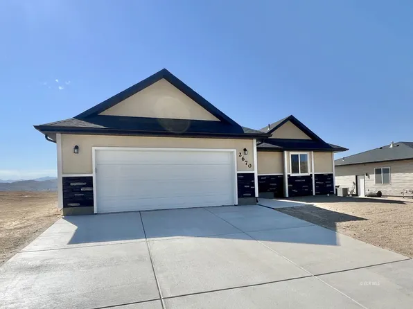 565 Abarr Dr, Spring Creek, NV 89815