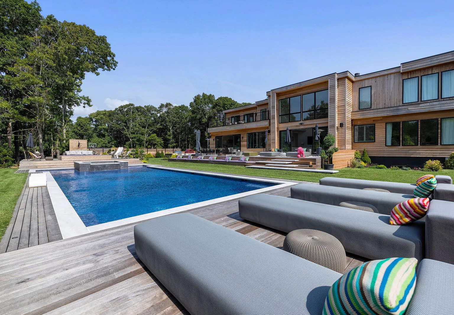 Designers Own Contemporary Dream House, Nearly New, Tennis! — Photo 2