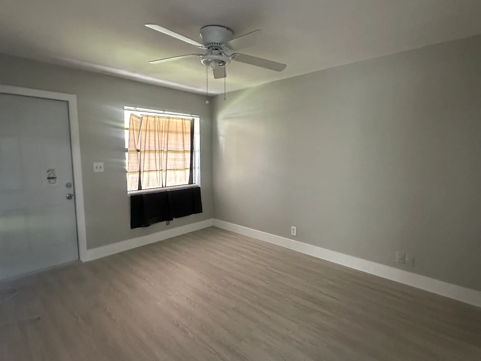 3 bed, 1100 sqft, $2,500 — Photo 2