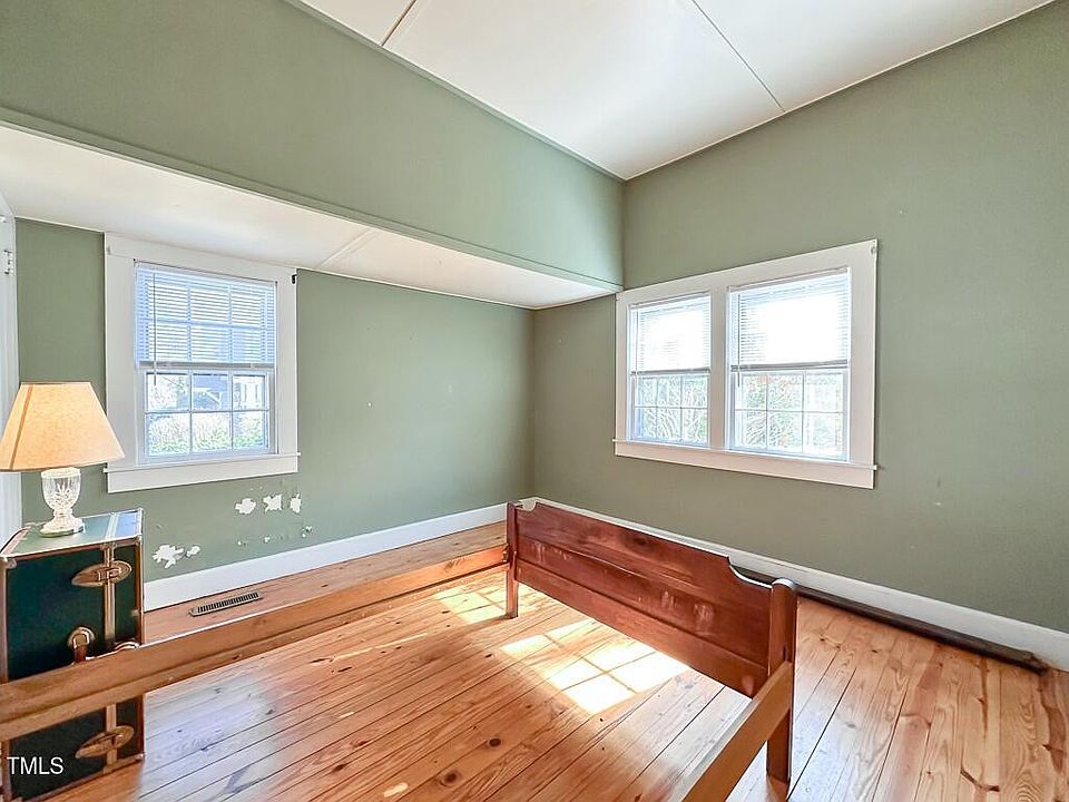 25th image of 302 Halifax St