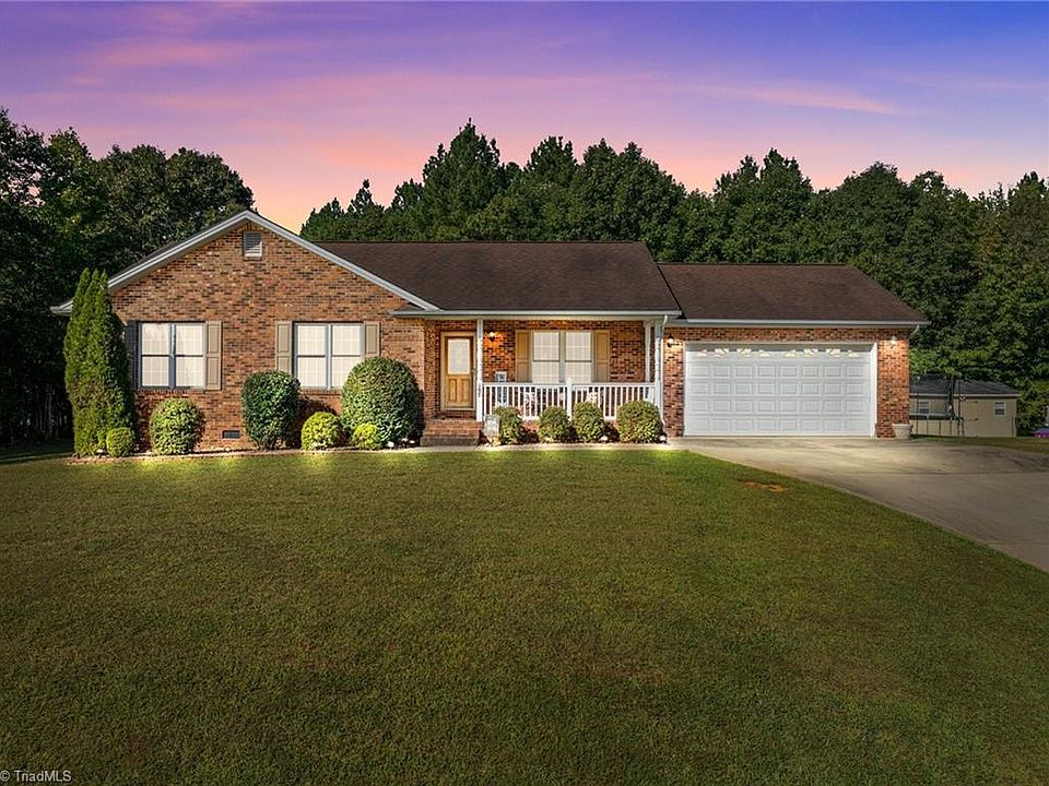 1st image of 107 White Pine Dr