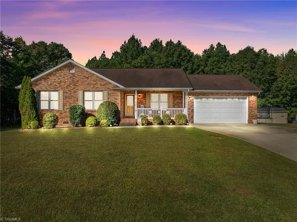 107 White Pine Dr, Stoneville, NC 27048