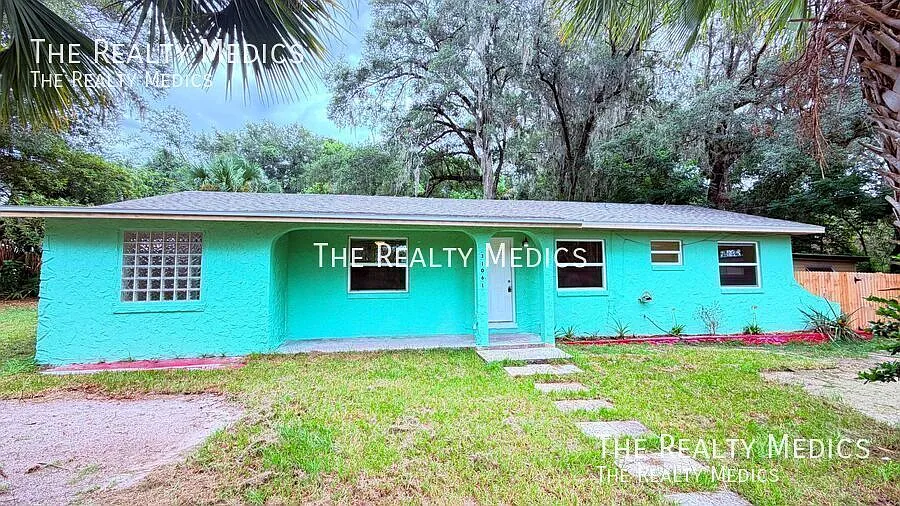 3bd / 2ba Modern Mount Plymouth Living! Timeless Looks, Modern Mood! Fully Fenced! — Photo 1