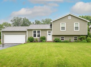 191 Lakewood Dr, Antioch, IL