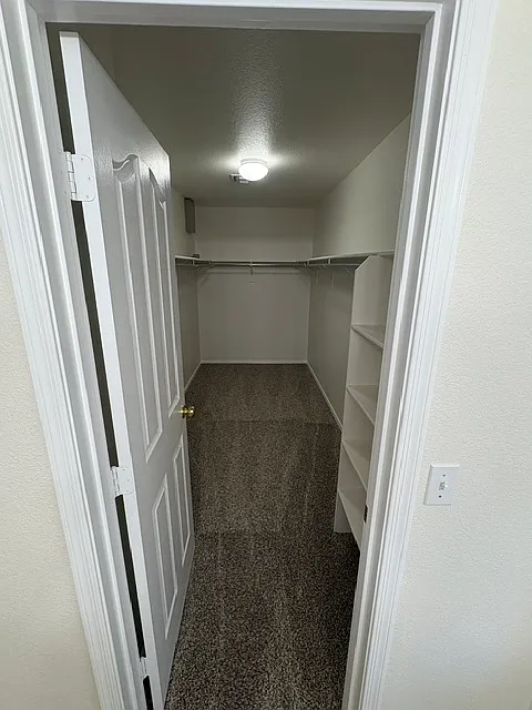 4 bed, 2834 sqft, $2,750 — Photo 2