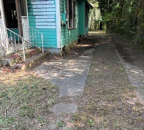 4th image of 823 Peachtree St