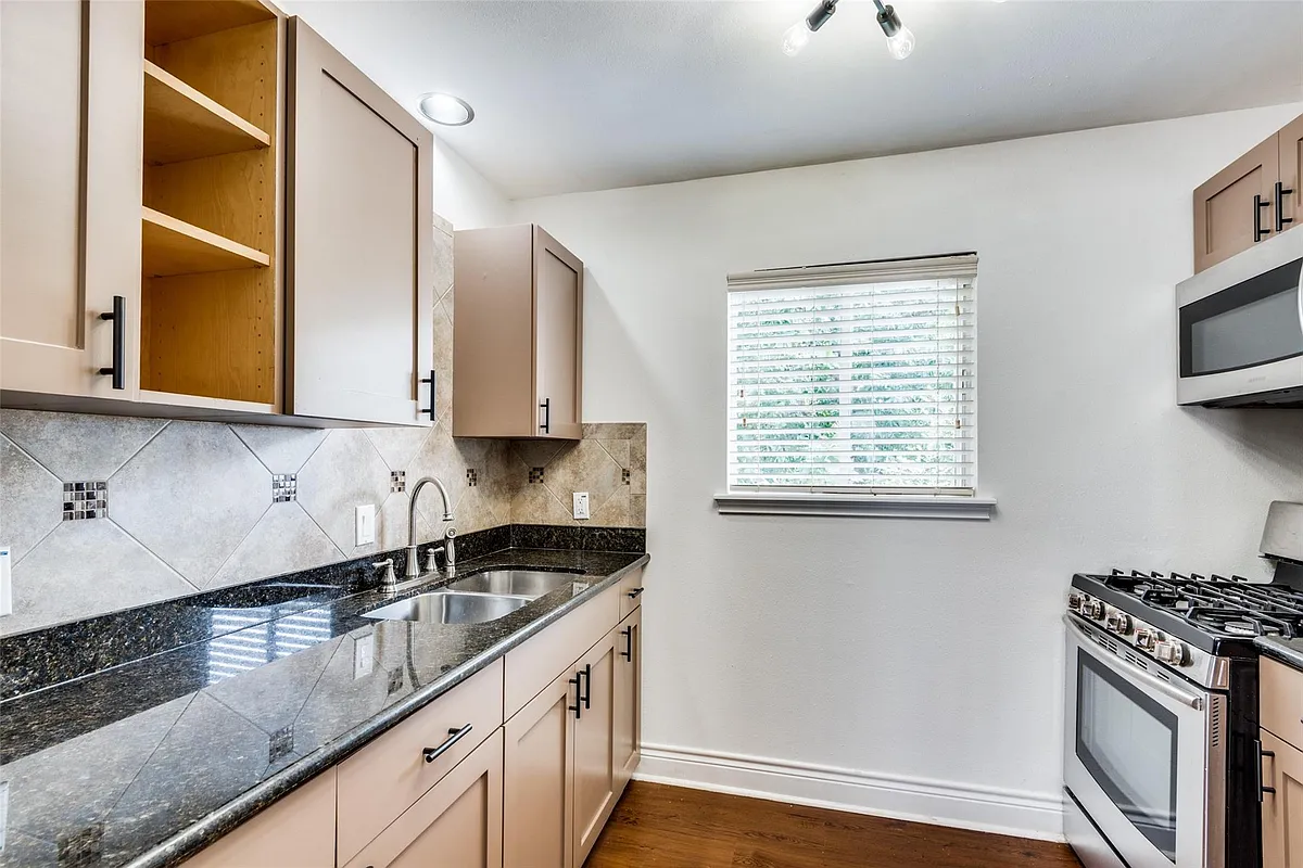 Building Photo - 5612 Grover Ave #101