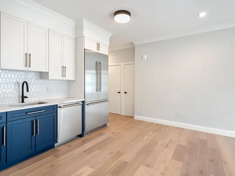 142 Pleasant St #3 — Photo 2